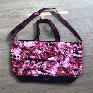 NWT, VS, zippered Tote, Floral, Travel Bag